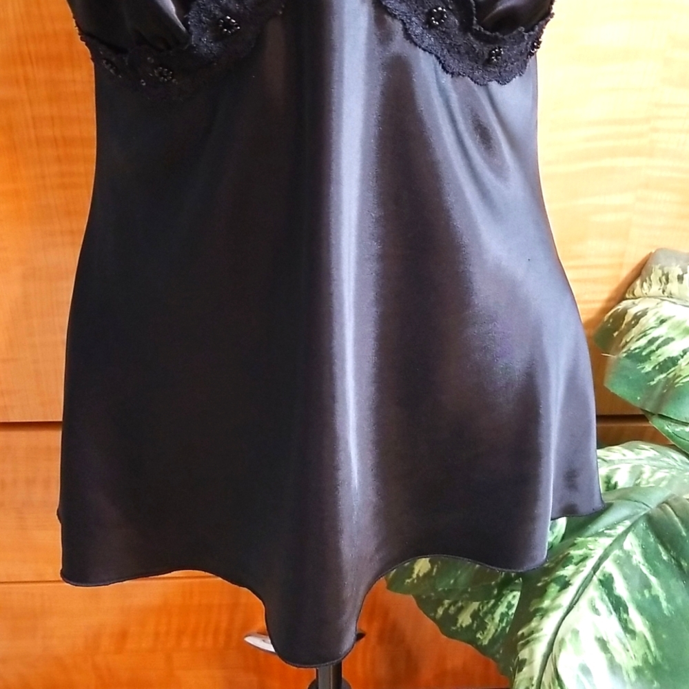 NWOT Beautiful silk feeling black camisole size medium. - Picture 5 of 7